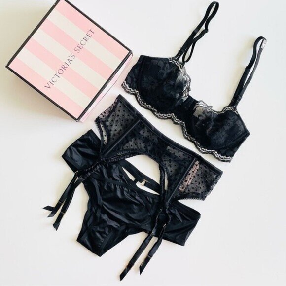 32D SMALL Victoria’s Secret 3PCS black bra set